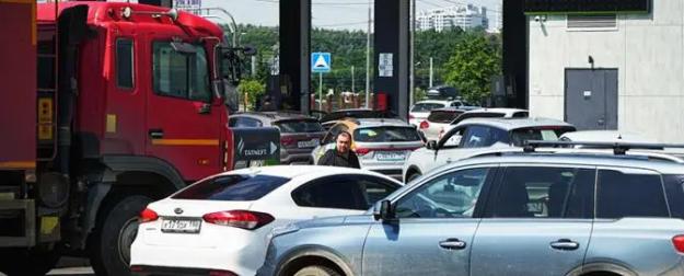 Бензина нет – держитесь! Питер захлестнула вторая волна топливного кризиса