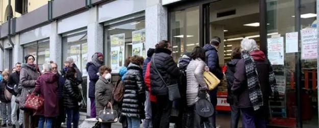 Рождество европейцы будут встречать в очередях за картошкой