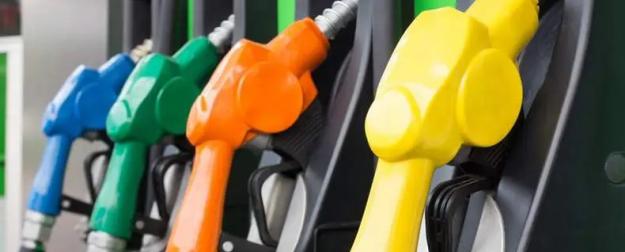 Нефтяникам заплатят за дешевый бензин: спасет ли это от роста цен на АЗС