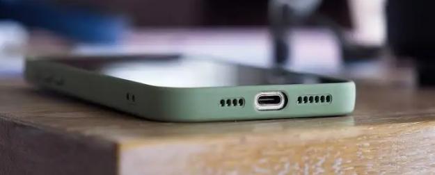 iPhone станет кирпичом: депутат рассказал, при каких условиях это случится