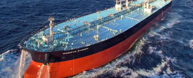 Полный эстонской нефти танкер провела мимо России целая флотилия Полный эстонской нефти танкер провела мимо России целая флотилия