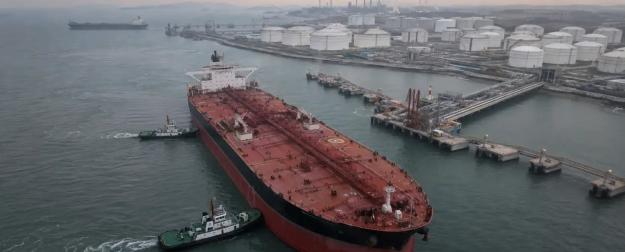 Китай отверг санкционное давление на Иран, но не обещал сохранить нефтяные закупки
