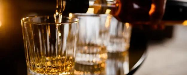 Бюджетный фундамент: вредные привычки россиян стабильно наполняют казну