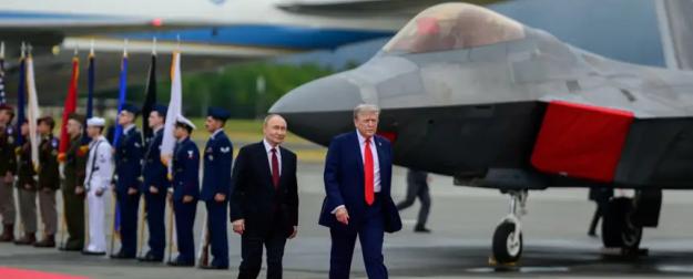 Российская делегация привезла с собой на Аляску чемоданы долларов Российская делегация привезла с собой на Аляску чемоданы долларов