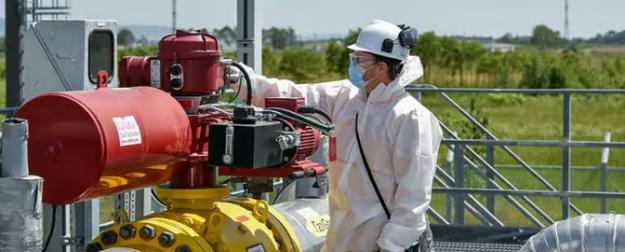 Япония, проклиная все на свете, тащит нефть из Казахстана. А Сахалин ближе
