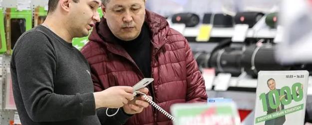 «Деньги дороже понтов»: Куда и почему обрушился рынок гаджетов