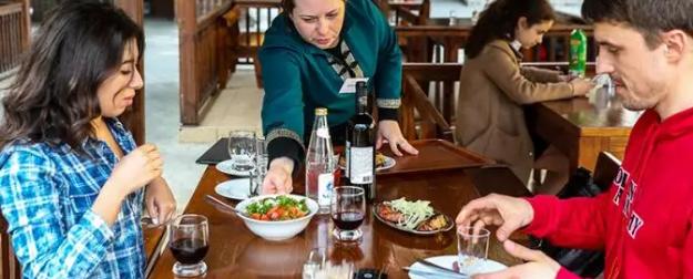 Будущее — за чайханами. Предпочтения россиян задают Кавказ и мигранты