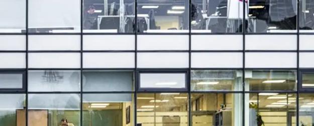 Конторы пустеют. Первая волна сокращений прошла, кого накроет вторая?