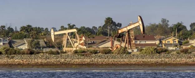 Цена на российскую нефть рекордно упала до 35 долларов за баррель