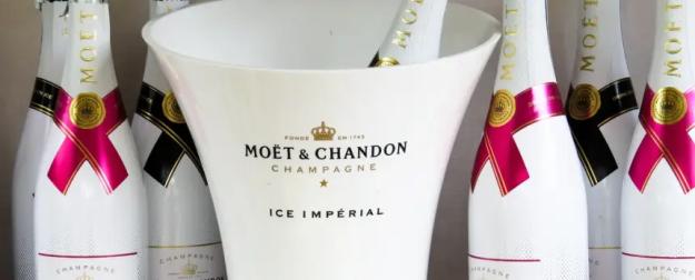 Французы без шампанского: парализована работа 26 винных компаний