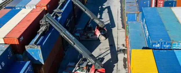 Торговля на крутом повороте: нефть течет на Восток, а лекарства – с Запада