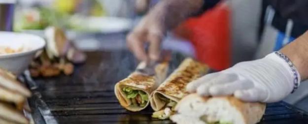 Шаурма «кусается»: россиянам пояснили подорожание популярного перекуса