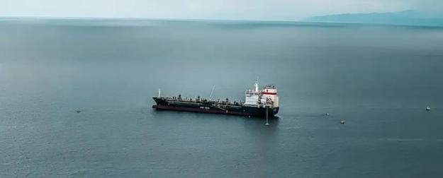 РФ впервые в мире проводит операции одновременной погрузки и разгрузки СПГ