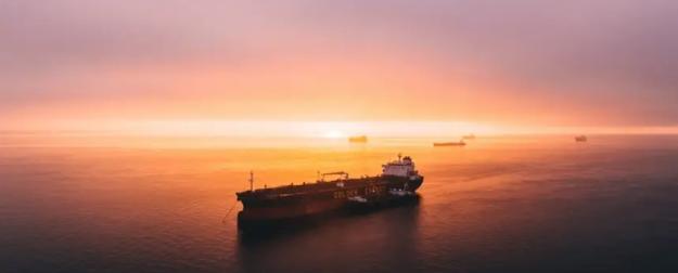 Политика перекраски: РФ приказала США прекратить преследовать свой танкер