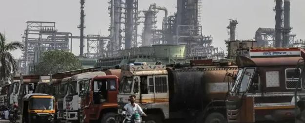 США разрешили, но с условием: Индии позволили покупать нефть из России