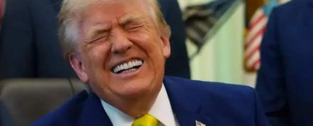 Коррупция или бизнес? В США требуют проверить торговлю постами Трампа