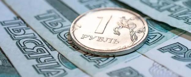 Дороже только золото: Bloomberg считает рубль самой крепкой валютой 2025