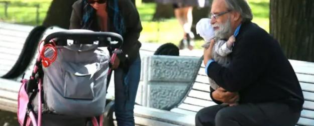 Россияне могут жить до 100 лет, но экономика против