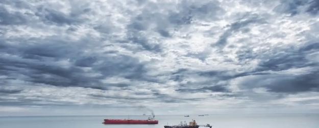 Экономический стресс: в море застряло три дня планетарного потребления нефти