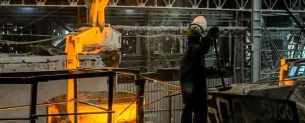 Приватизированный по мутной схеме ЧЭМК продолжает коптить небо