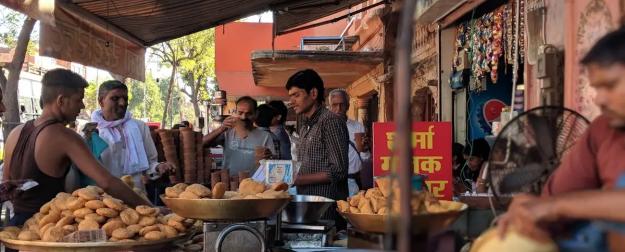 Общепит гиганта закрывается: в Индии становится невозможно приготовить еду