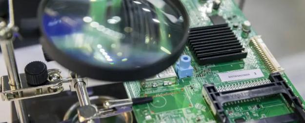 Новая Россия плавит сталь, восстанавливает водоснабжение