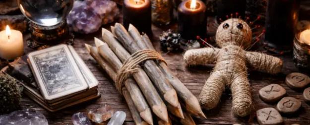 Осиновые колья разлетаются: россияне массово скупают магические атрибуты