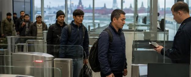 Россия переориентирует трудовую миграцию с СНГ на дальнее зарубежье