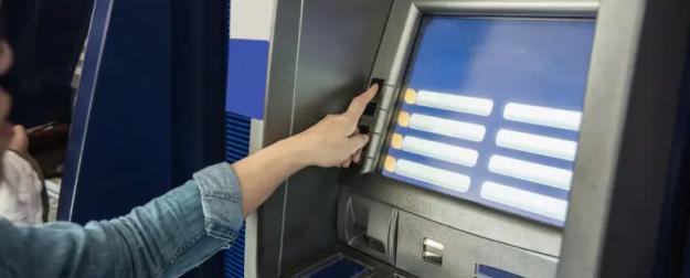 Купюра-изгой: в Казахстане банкнота к 80-летию Победы проиграла банкоматам