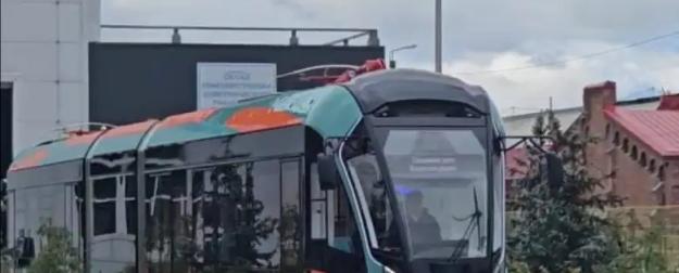 Петербург ускорился: трамвай «Славянка» соединил Шушары и Купчино за минуты