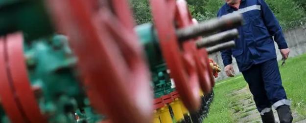 Алиев начал накачивать газом полупустые ПХГ Украины Алиев начал накачивать газом полупустые ПХГ Украины
