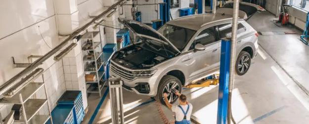 «Гвоздь в крышку гроба автобизнеса»: в Петербурге взлетят цены на ремонт