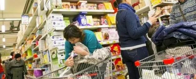 «Тревожная лампочка»: Россияне перешли в режим тотальной экономии на всем «Тревожная лампочка»: Россияне перешли в режим тотальной экономии на всем