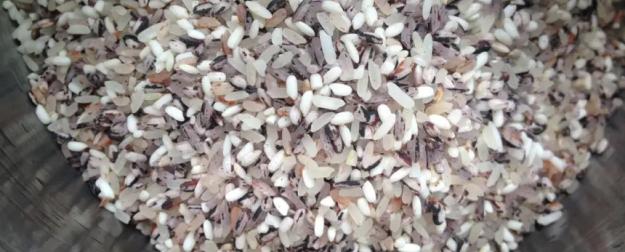 Новый источник дохода: греческие фермеры продают рис для животных на свадьбы