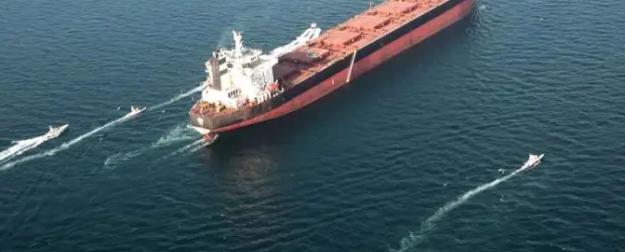 Ормузский пролив: 20 тысяч моряков из разных стран заблокированы в море