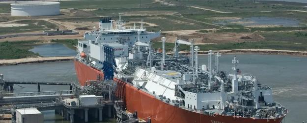 Наживается на нужде: Китай массово перепродает «закрома» с российским СПГ