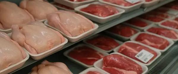 Мясо превращается в роскошь: оптовики поднимают цены, прилавки пустеют Мясо превращается в роскошь: оптовики поднимают цены, прилавки пустеют