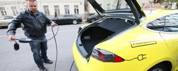 Депутаты ждут Tesla с зелёным огоньком в России