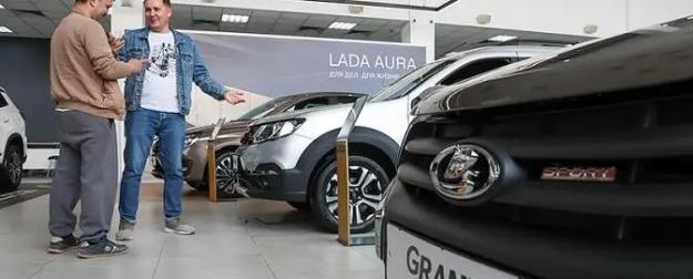 «АвтоВАЗ» вновь решил поднять цены, хотя склады забиты машинами из Тольятти «АвтоВАЗ» вновь решил поднять цены, хотя склады забиты машинами из Тольятти