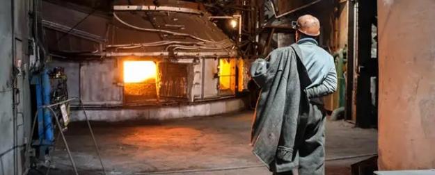 Трудоголики исчезают — кризис. Трудоголики необходимы — по той же причине