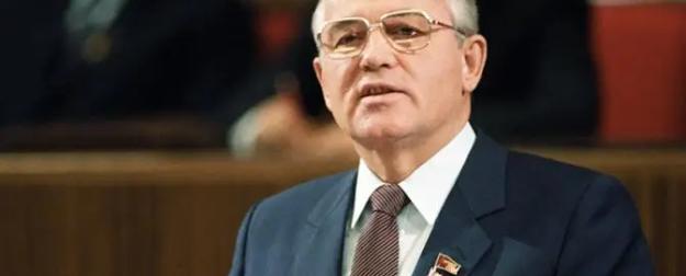 По иронии судьбы комбайнёр Горбачёв разваливать страну начал с сельхоза