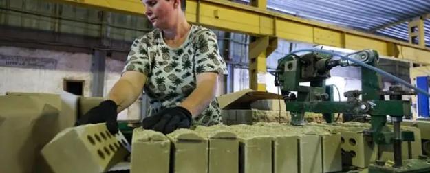 Промышленное производство сокращается, а значит жизнь дешевле не станет
