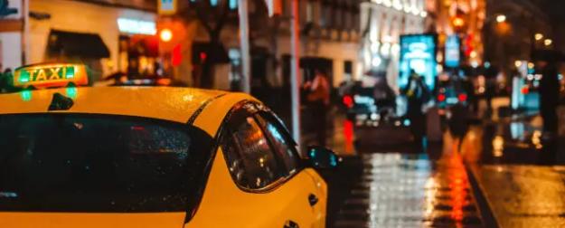 Неоправданная роскошь: россияне массово отказываются от личных авто