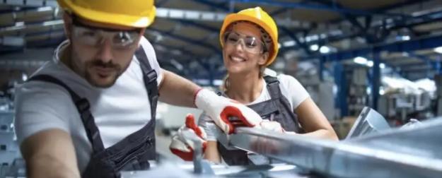 Бум на специальное образование: возрастные студенты пошли в колледжи Петерб