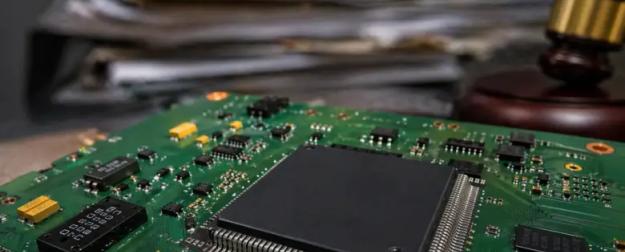 Штрафами по разработчикам: как в России душат собственные технологии