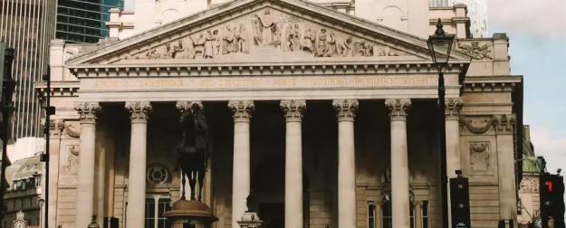 Центральный Банк Великобритании приготовился к кризису из-за инопланетян