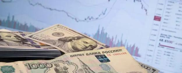 Курс валют: «Дух Ормуза» укрепил рубль на фоне снижения добычи нефти