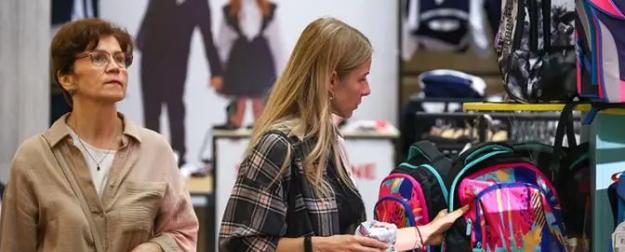 Куда уходит детство? Вестимо дело — на «Озон» и на «Вайлдберриз»
