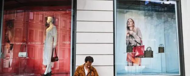 Минус 40 миллиардов: Пусть шмотки Prada по-прежнему поносит дьявол