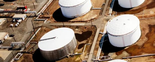 Лениво ждут танкер на берегу: Индия теряет собственную нефть вместе с российской